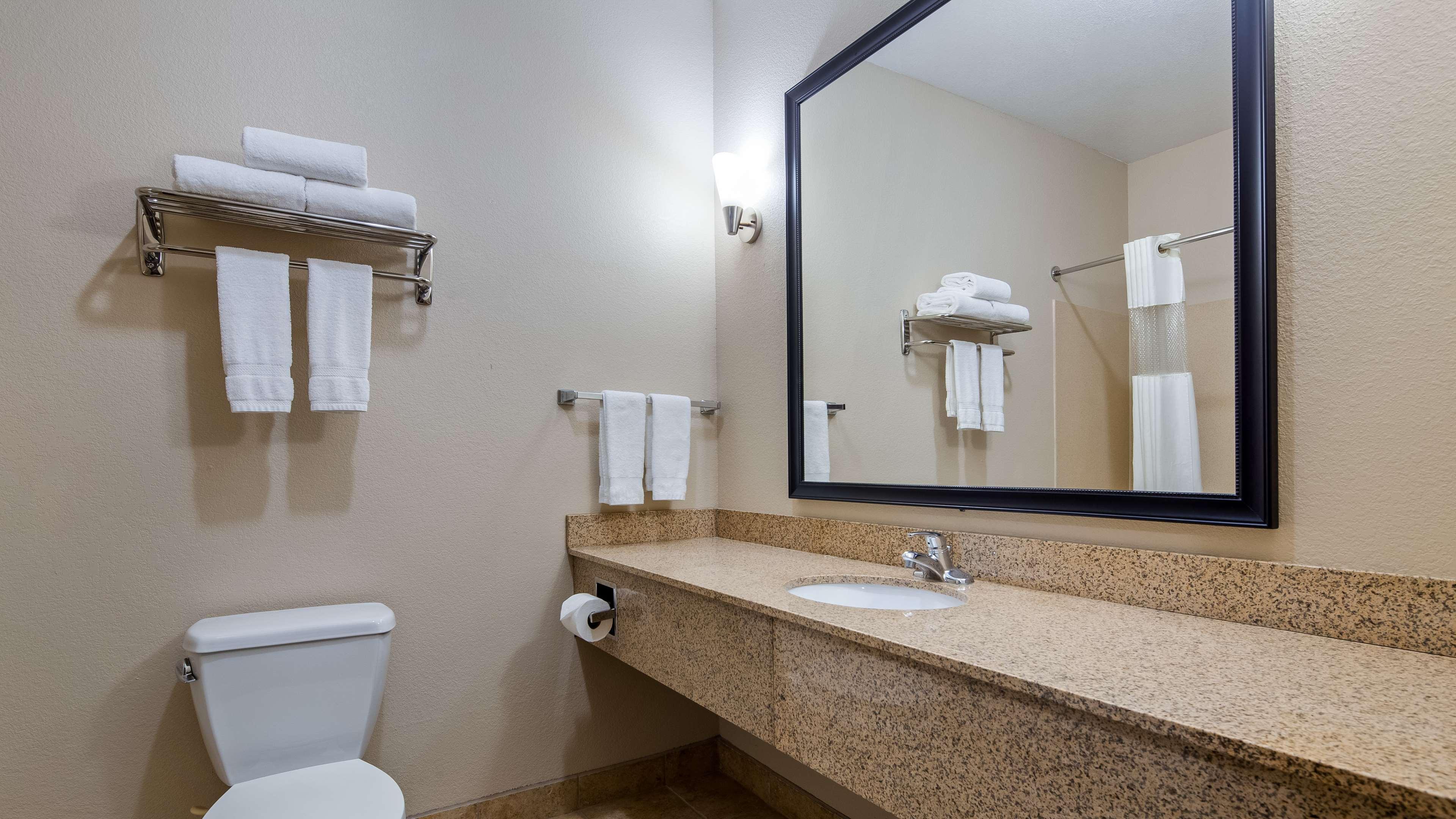 Best Western Plus Eastgate Inn & Suites Wichita Exterior photo