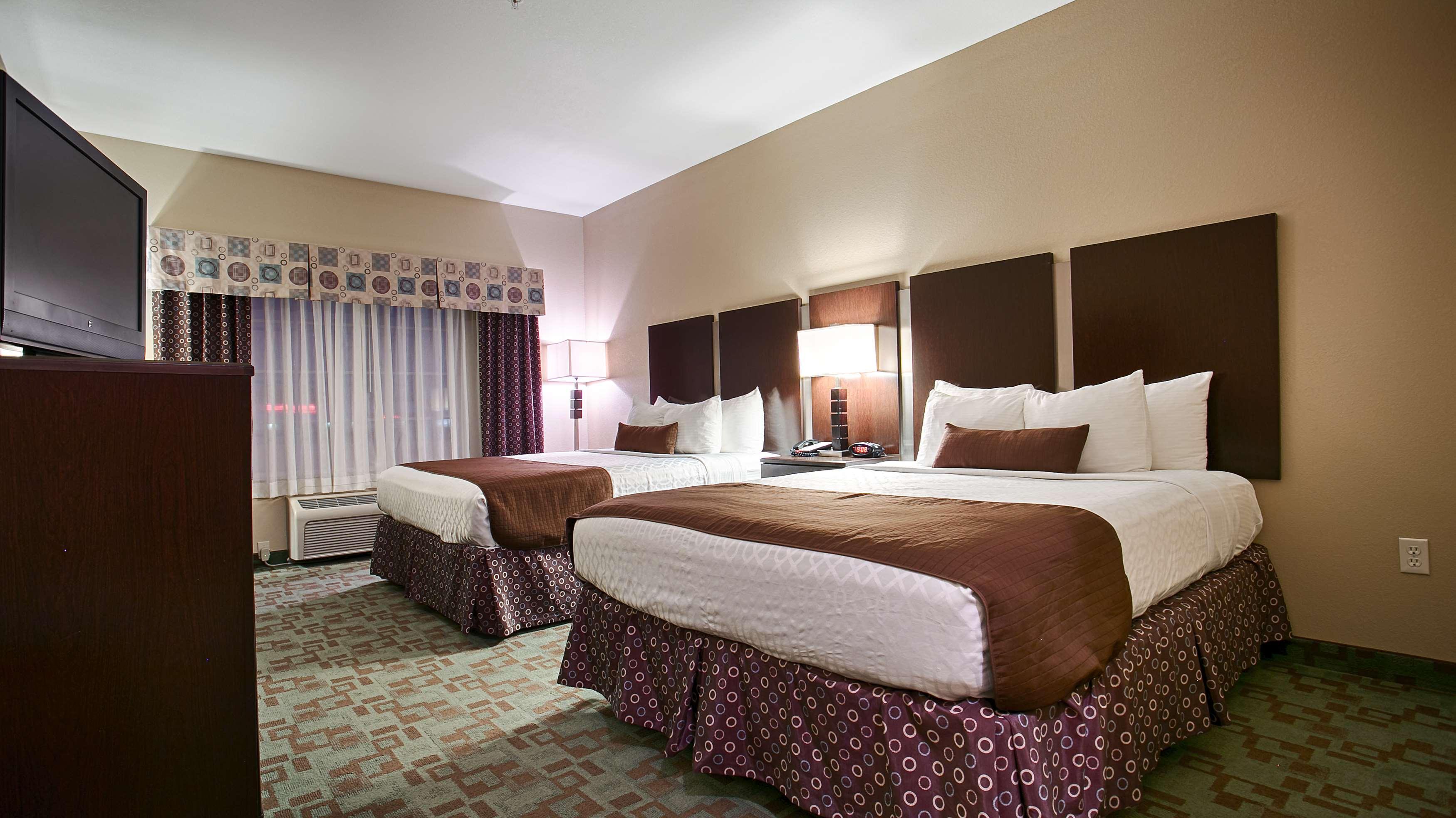 Best Western Plus Eastgate Inn & Suites Wichita Exterior photo