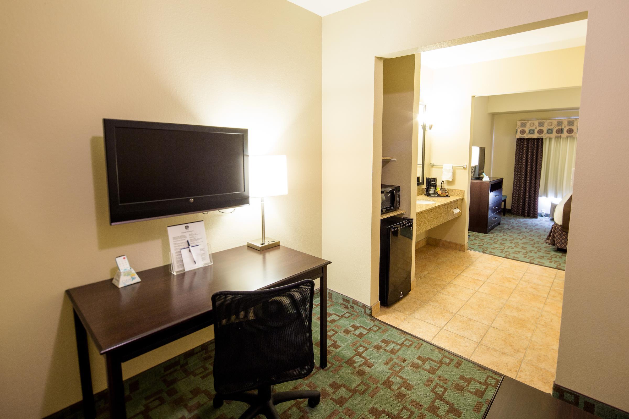 Best Western Plus Eastgate Inn & Suites Wichita Exterior photo