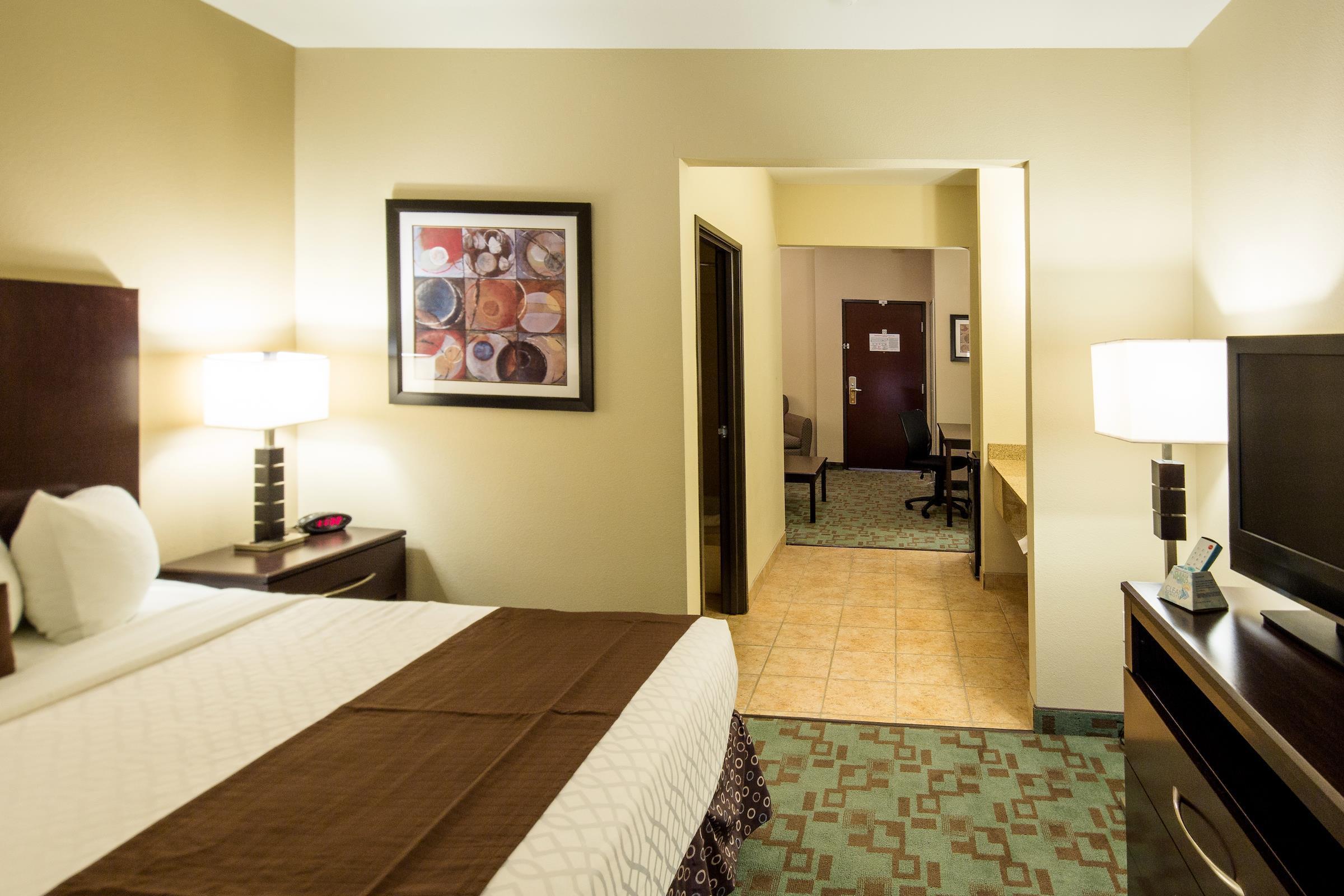 Best Western Plus Eastgate Inn & Suites Wichita Exterior photo