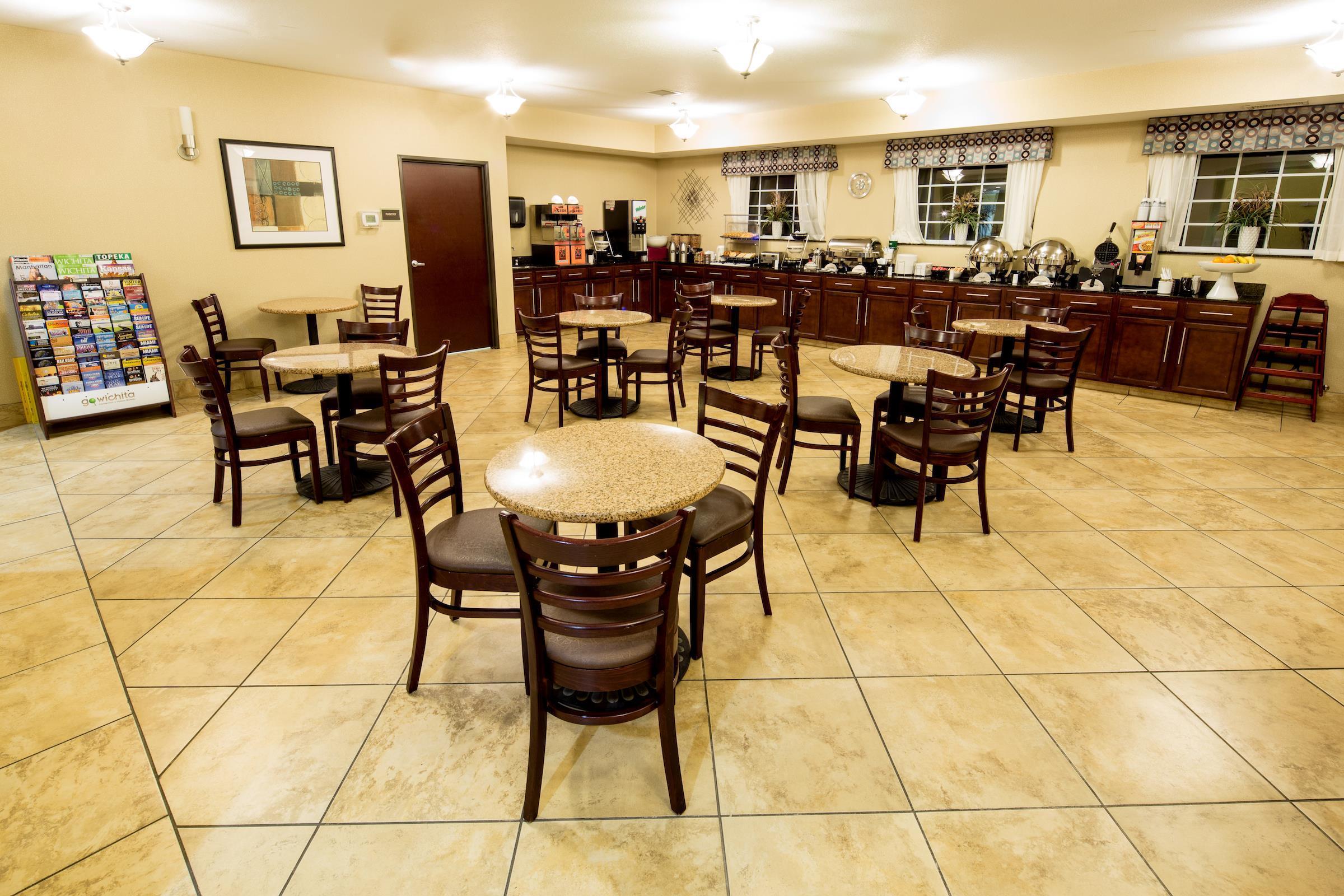 Best Western Plus Eastgate Inn & Suites Wichita Exterior photo