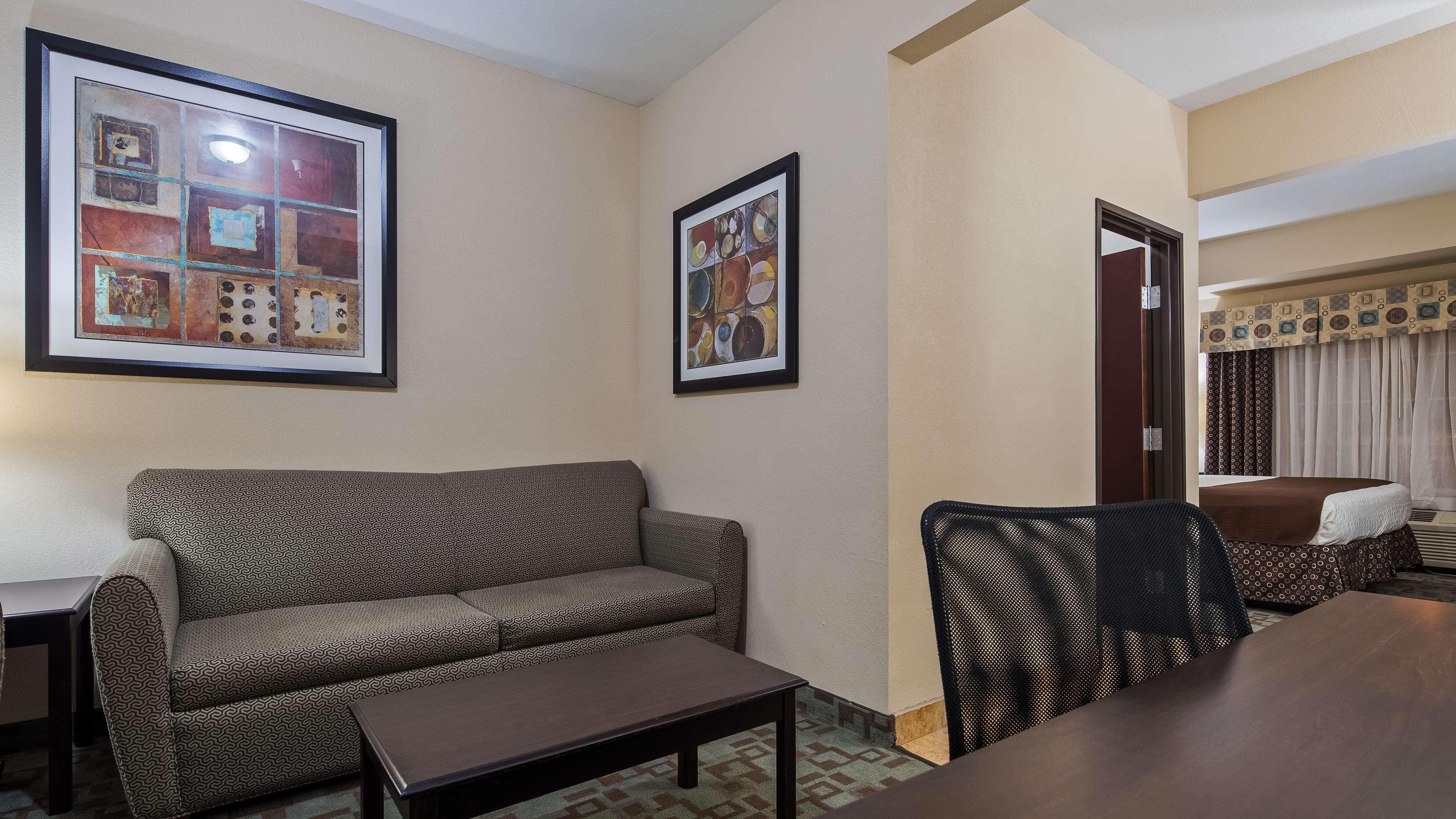 Best Western Plus Eastgate Inn & Suites Wichita Exterior photo