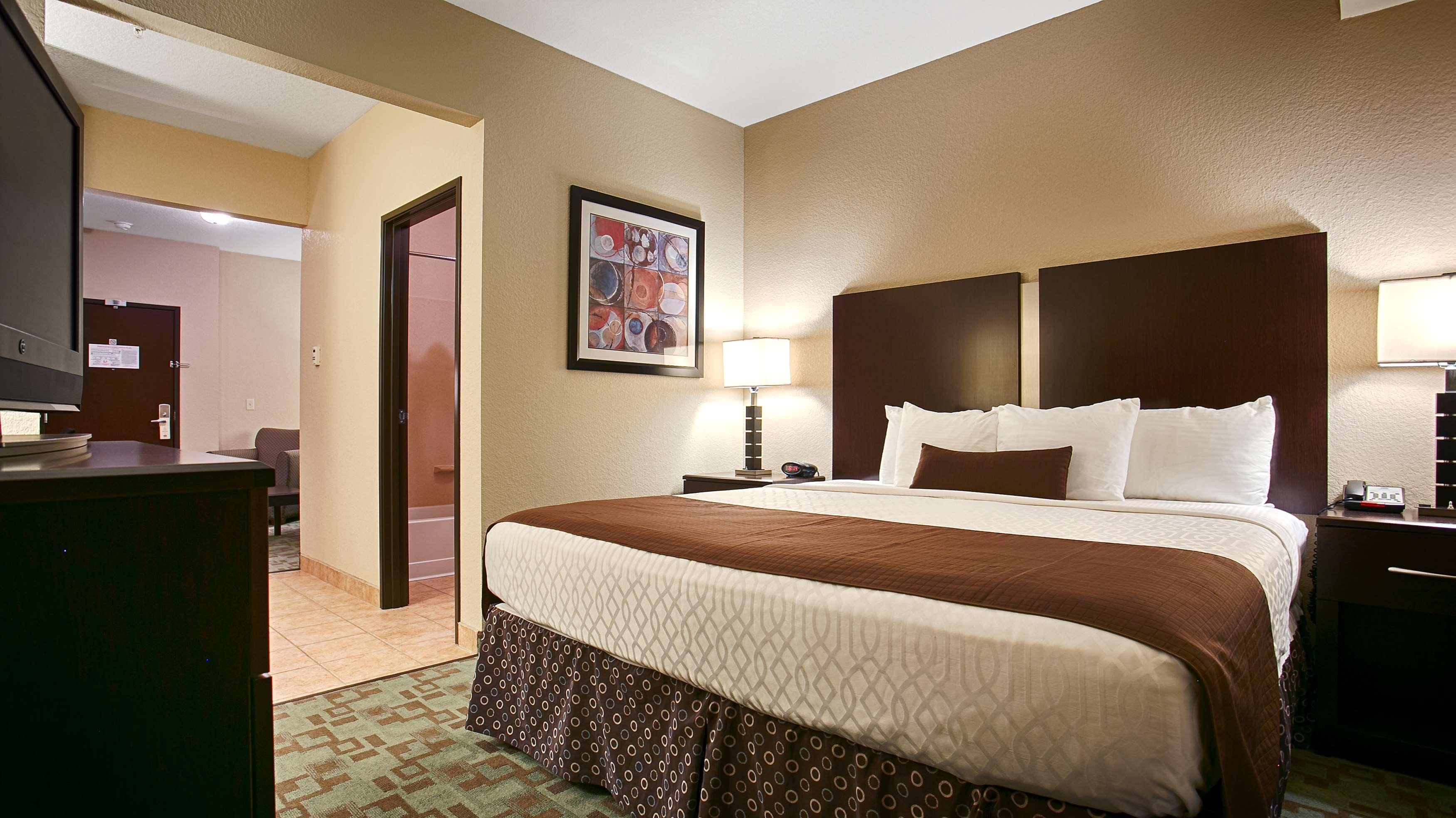 Best Western Plus Eastgate Inn & Suites Wichita Exterior photo