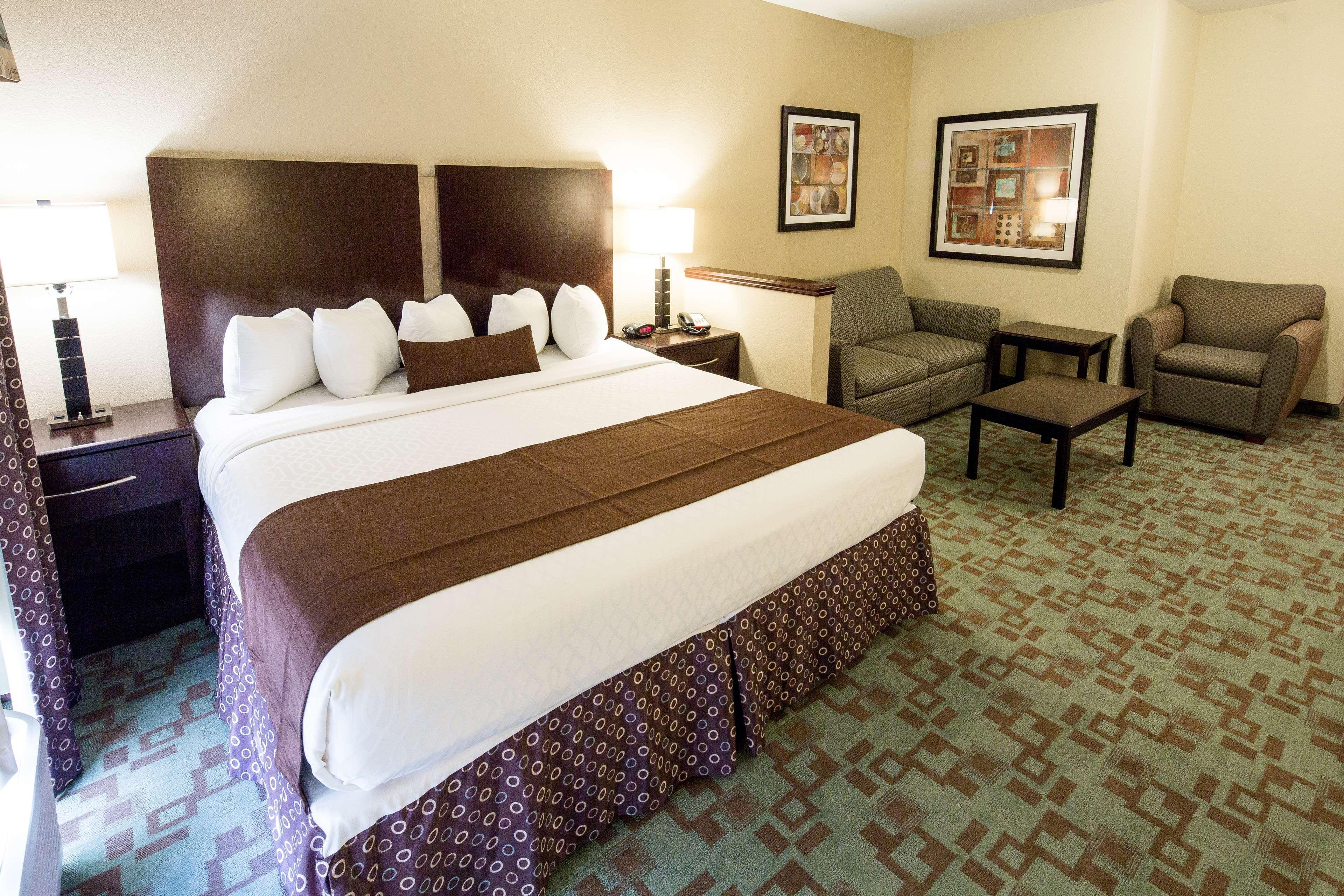 Best Western Plus Eastgate Inn & Suites Wichita Exterior photo