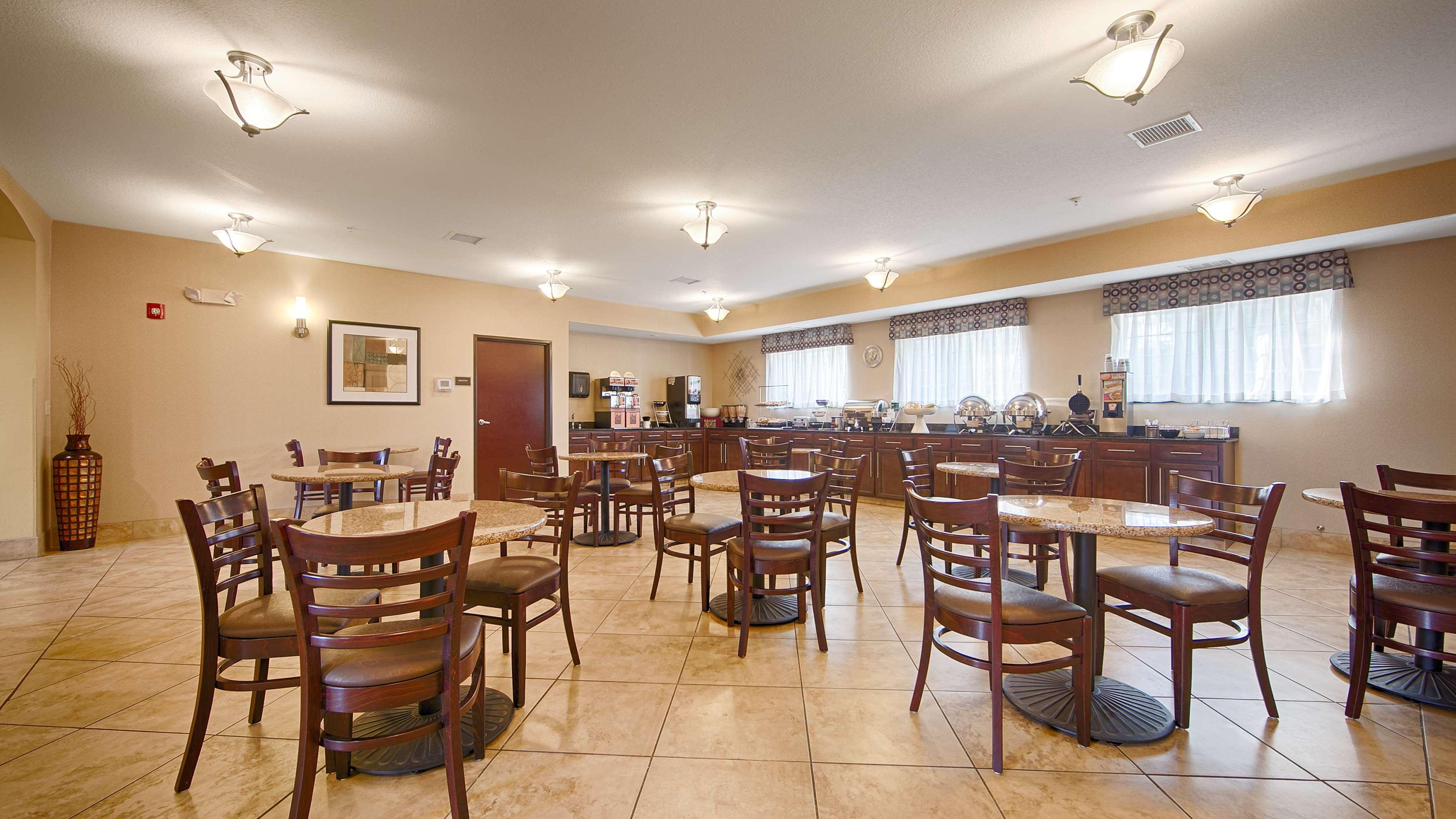 Best Western Plus Eastgate Inn & Suites Wichita Exterior photo