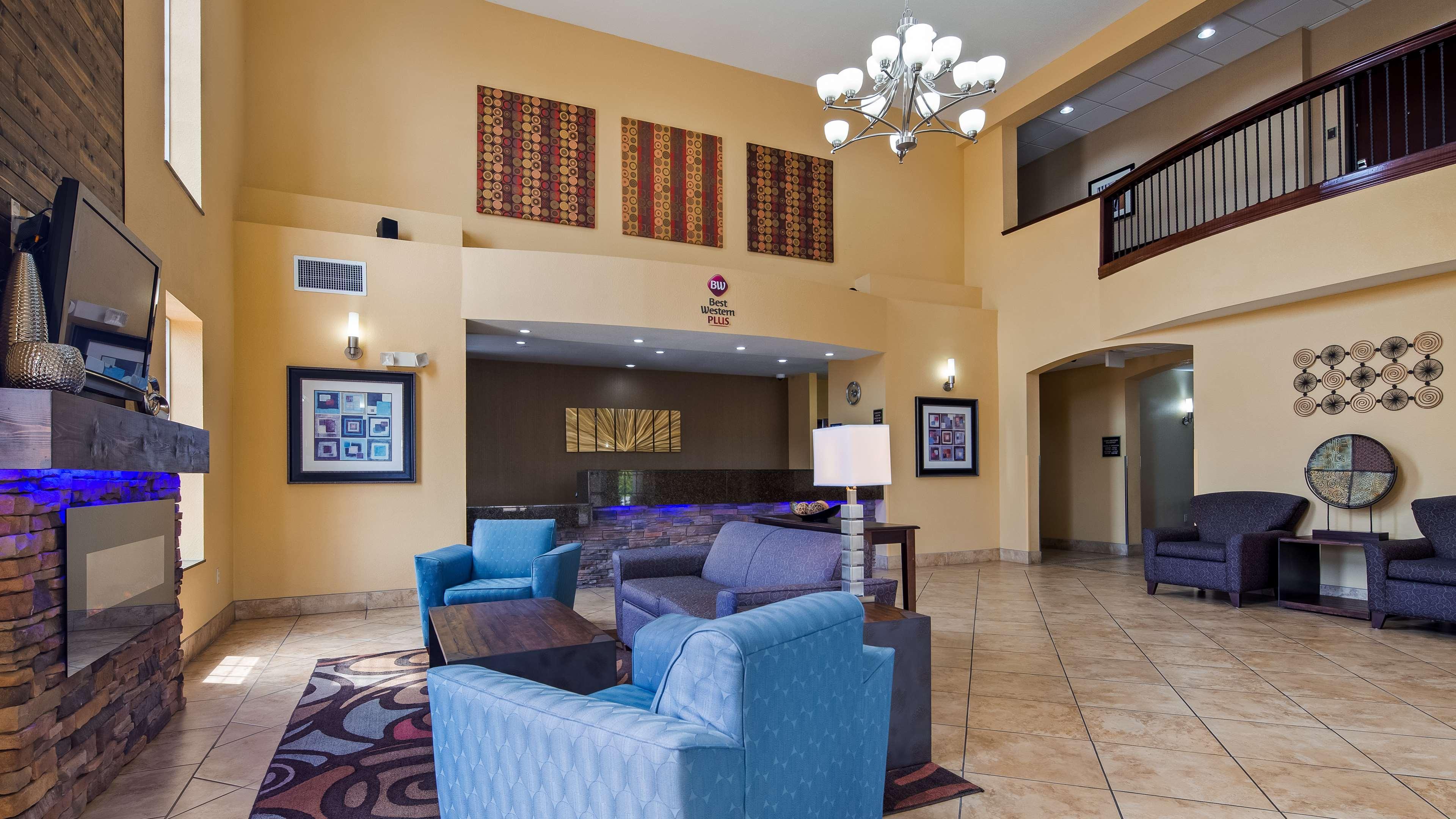 Best Western Plus Eastgate Inn & Suites Wichita Exterior photo