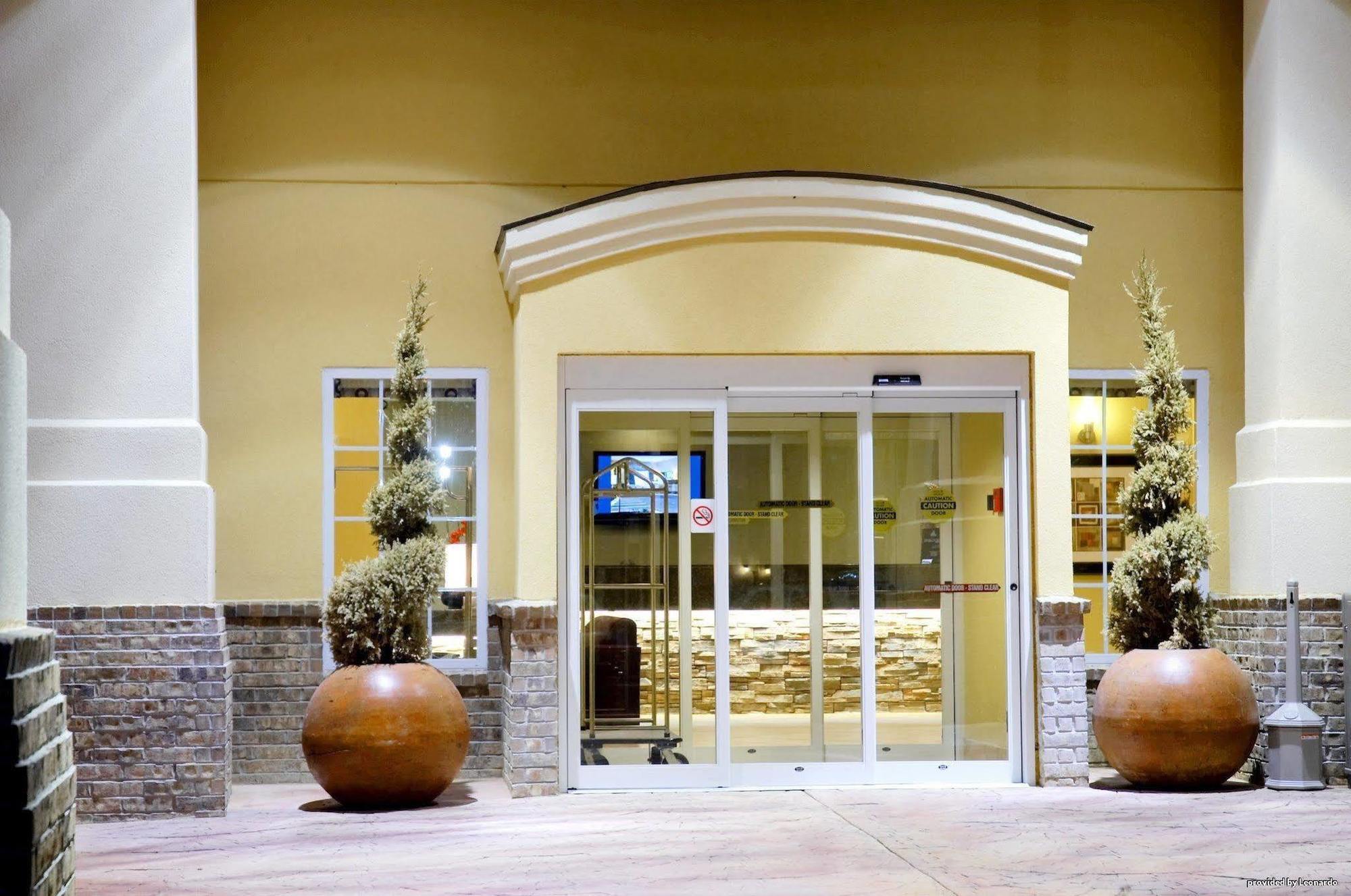 Best Western Plus Eastgate Inn & Suites Wichita Exterior photo
