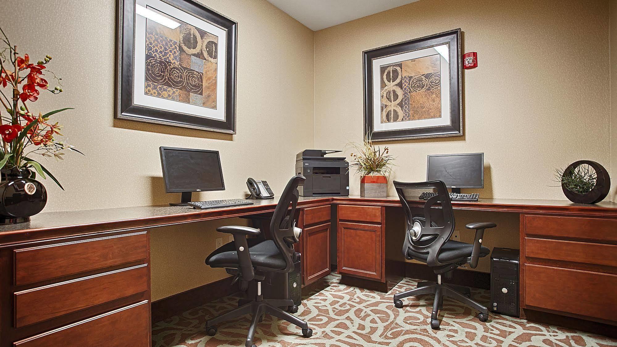 Best Western Plus Eastgate Inn & Suites Wichita Exterior photo