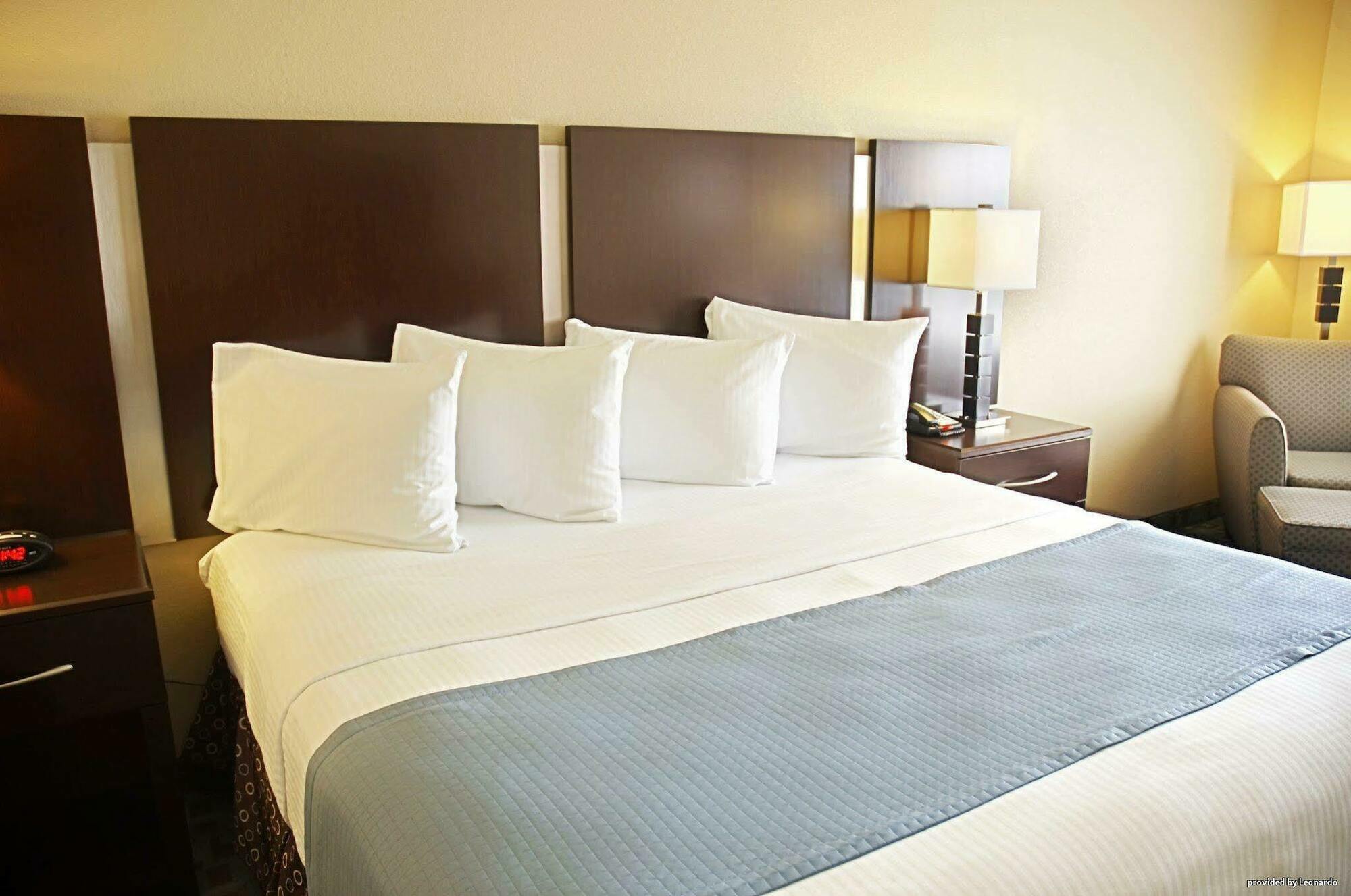 Best Western Plus Eastgate Inn & Suites Wichita Exterior photo