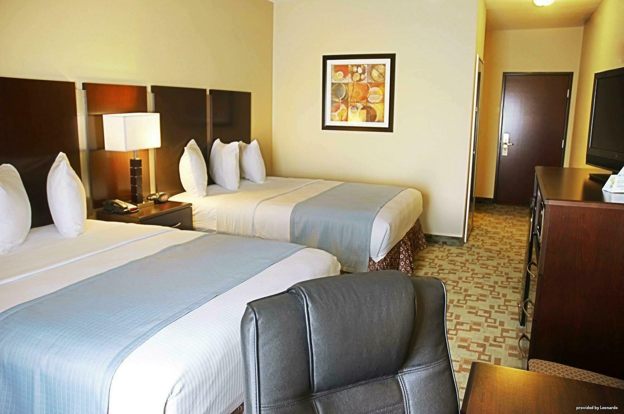 Best Western Plus Eastgate Inn & Suites Wichita Exterior photo
