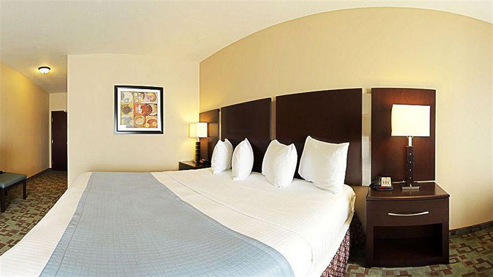 Best Western Plus Eastgate Inn & Suites Wichita Exterior photo