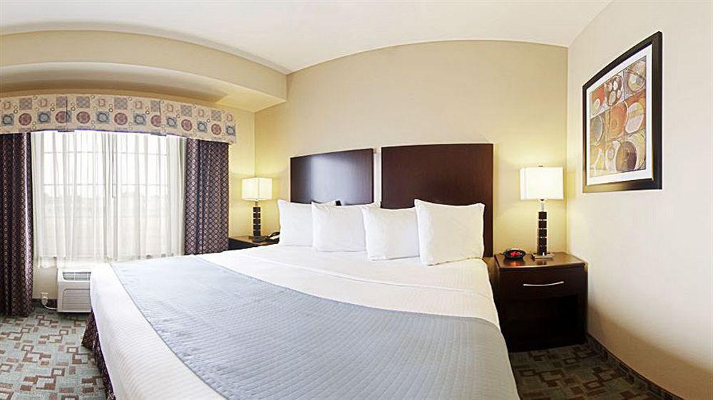 Best Western Plus Eastgate Inn & Suites Wichita Exterior photo